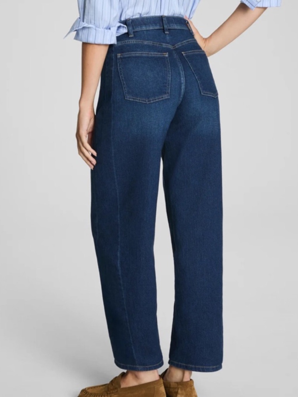 SPANX Barrel Leg Jeans in Medium Wash Size L - Picture 2 of 10